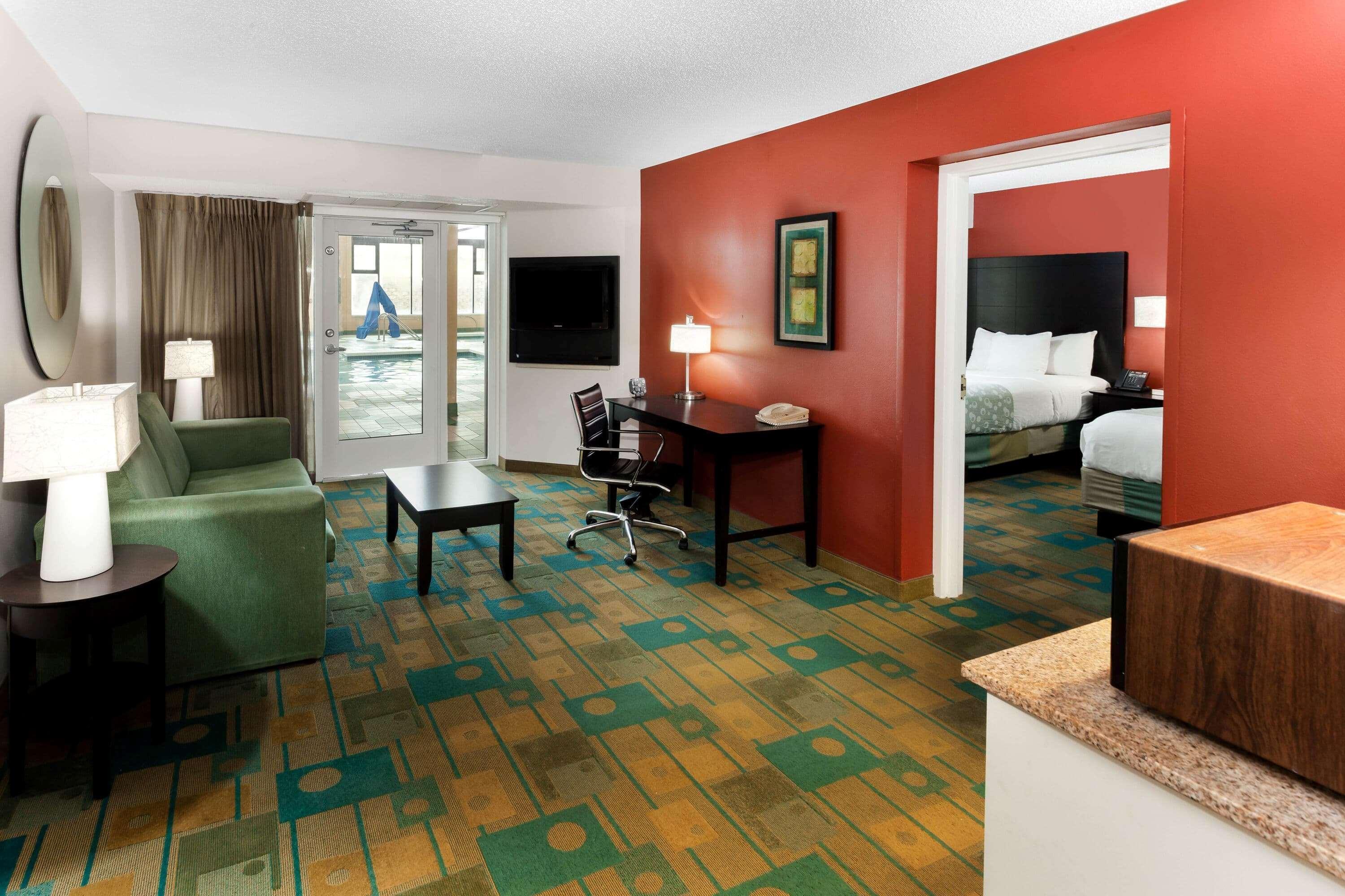 La Quinta By Wyndham Milwaukee Bayshore Area Glendale Bagian luar foto