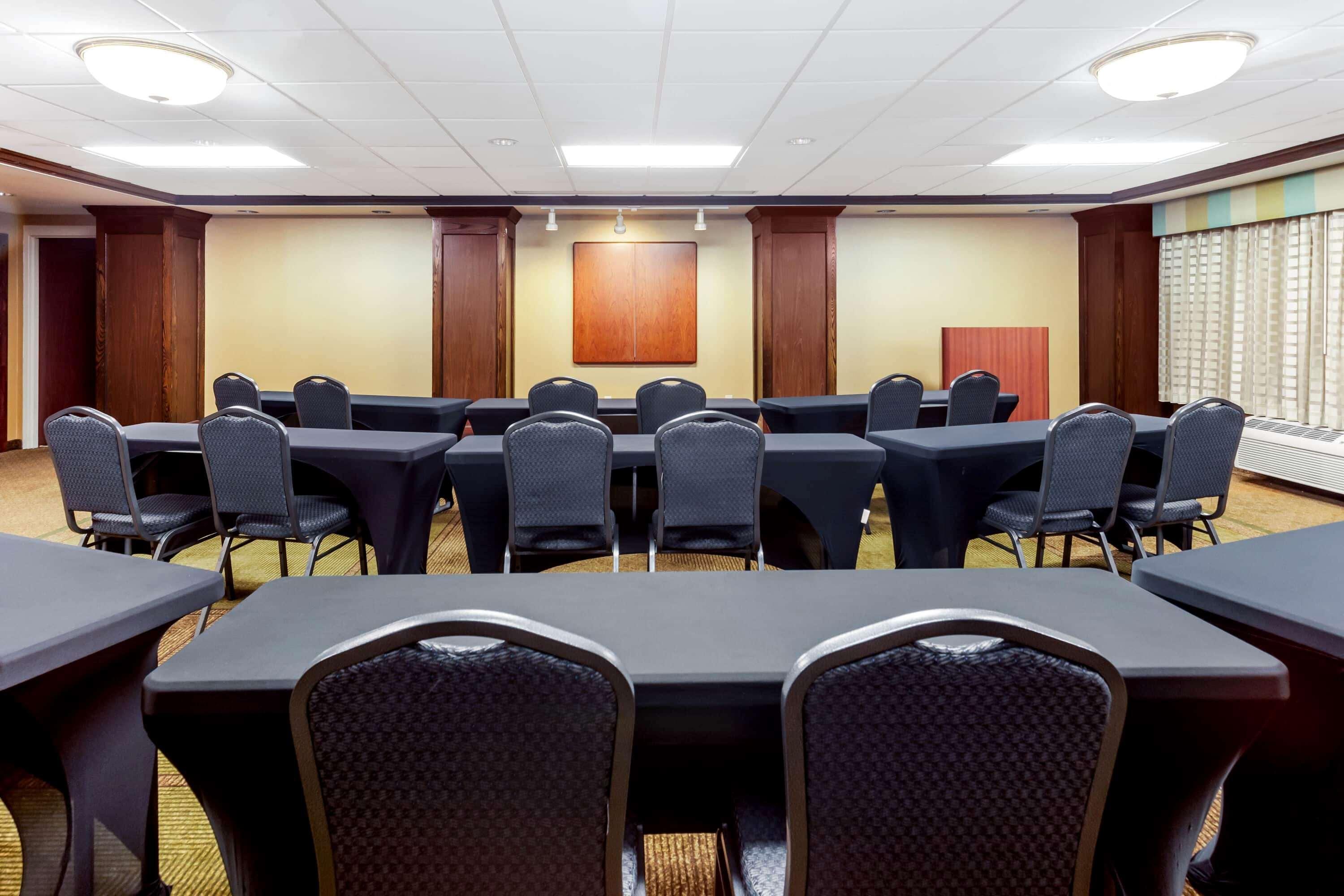 La Quinta By Wyndham Milwaukee Bayshore Area Glendale Bagian luar foto