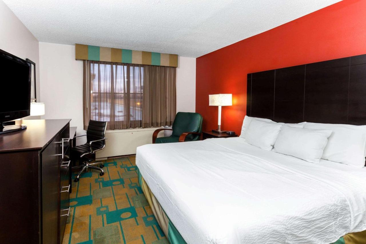 La Quinta By Wyndham Milwaukee Bayshore Area Glendale Bagian luar foto