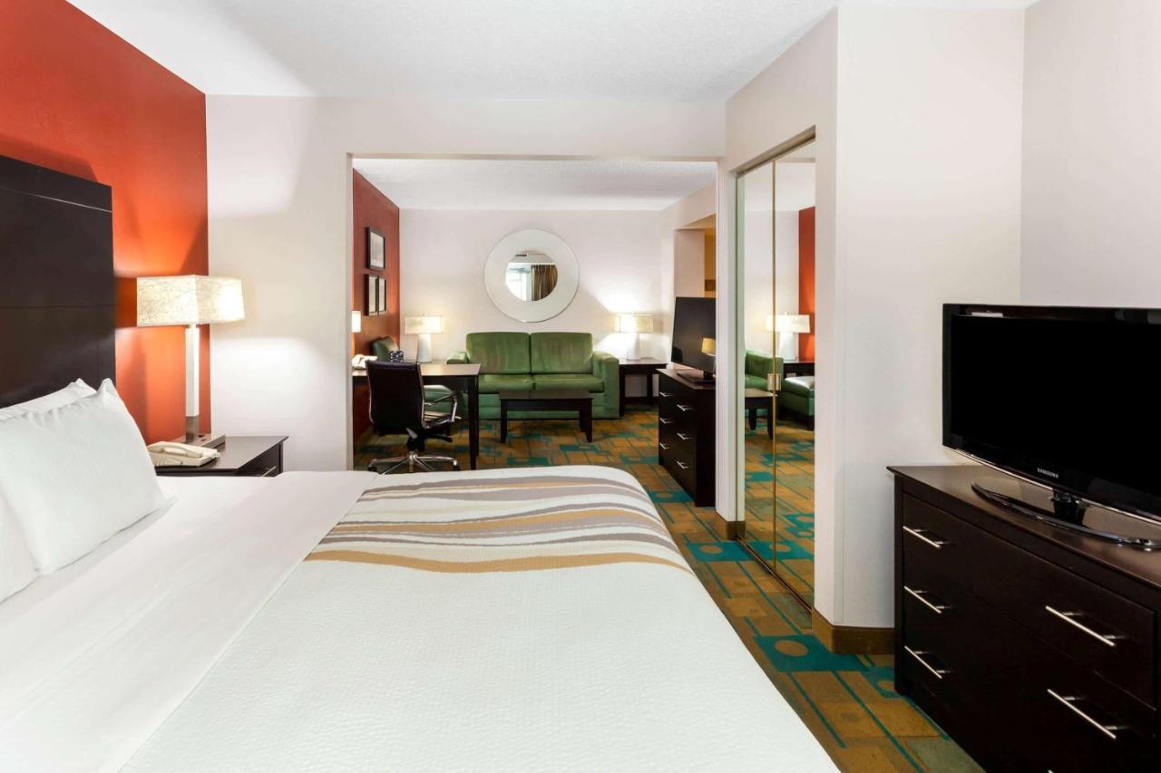 La Quinta By Wyndham Milwaukee Bayshore Area Glendale Bagian luar foto